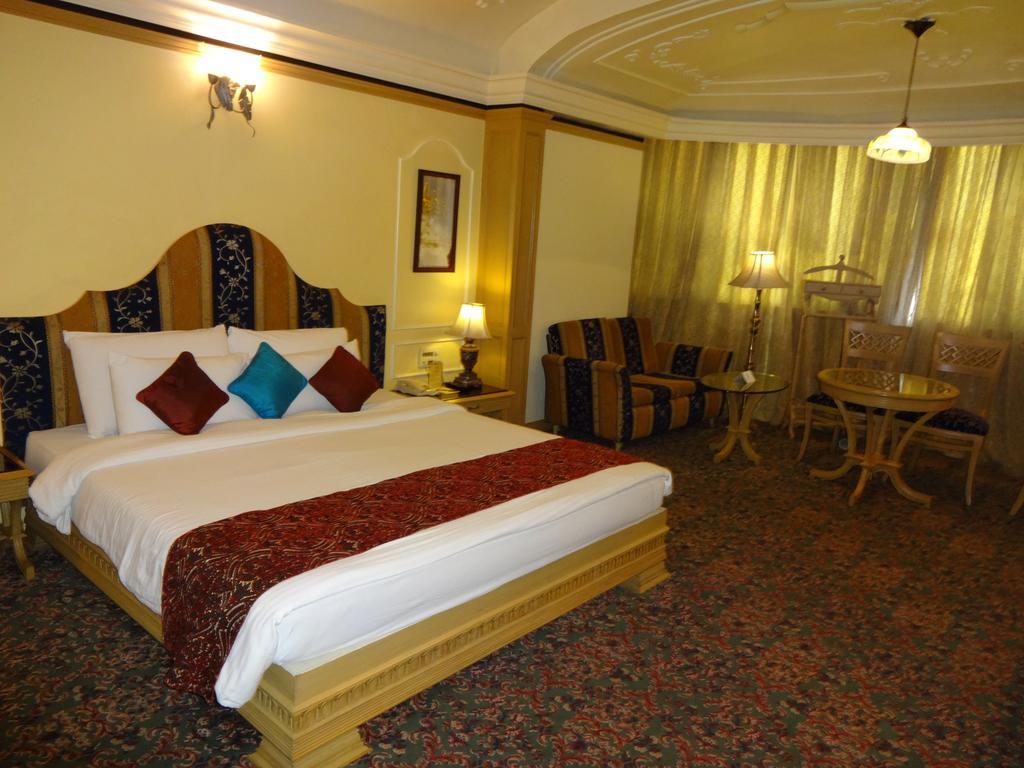 Hotel Babylon International Raipur  Ruang foto