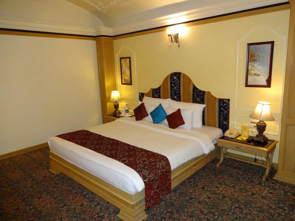 Hotel Babylon International Raipur  Ruang foto