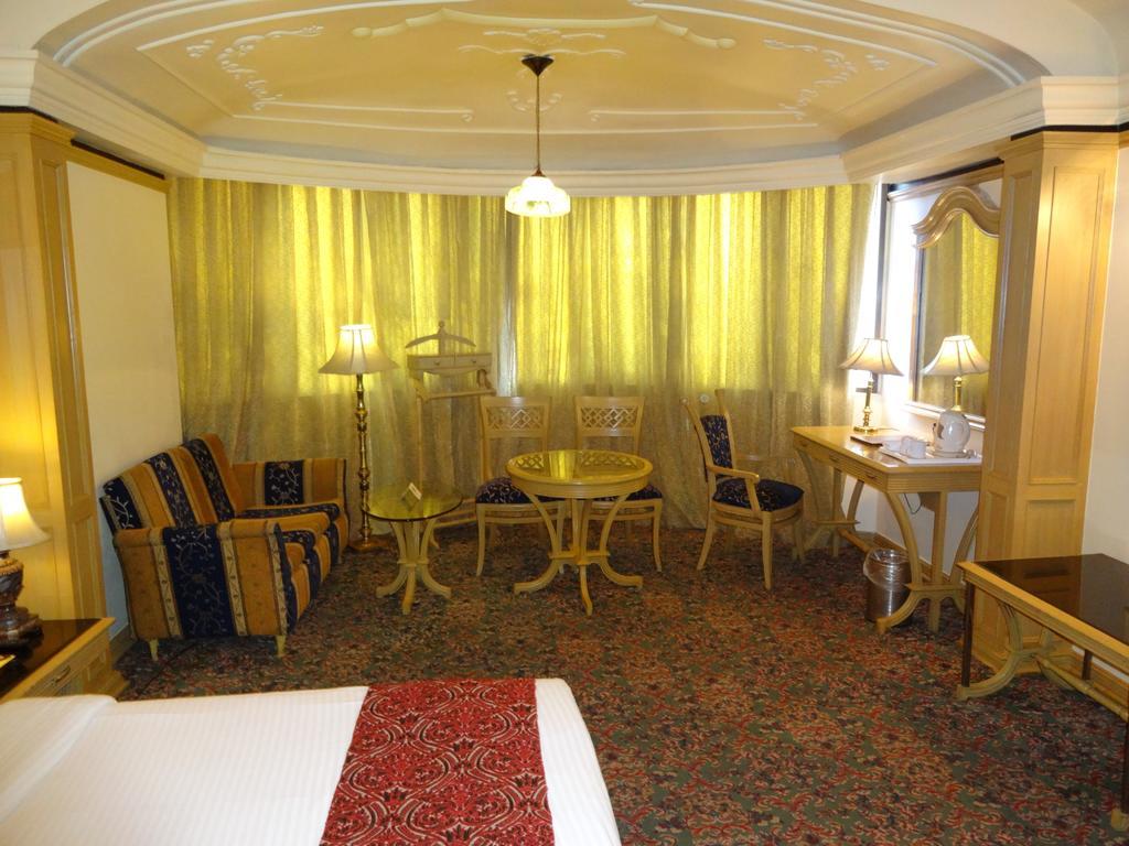 Hotel Babylon International Raipur  Ruang foto
