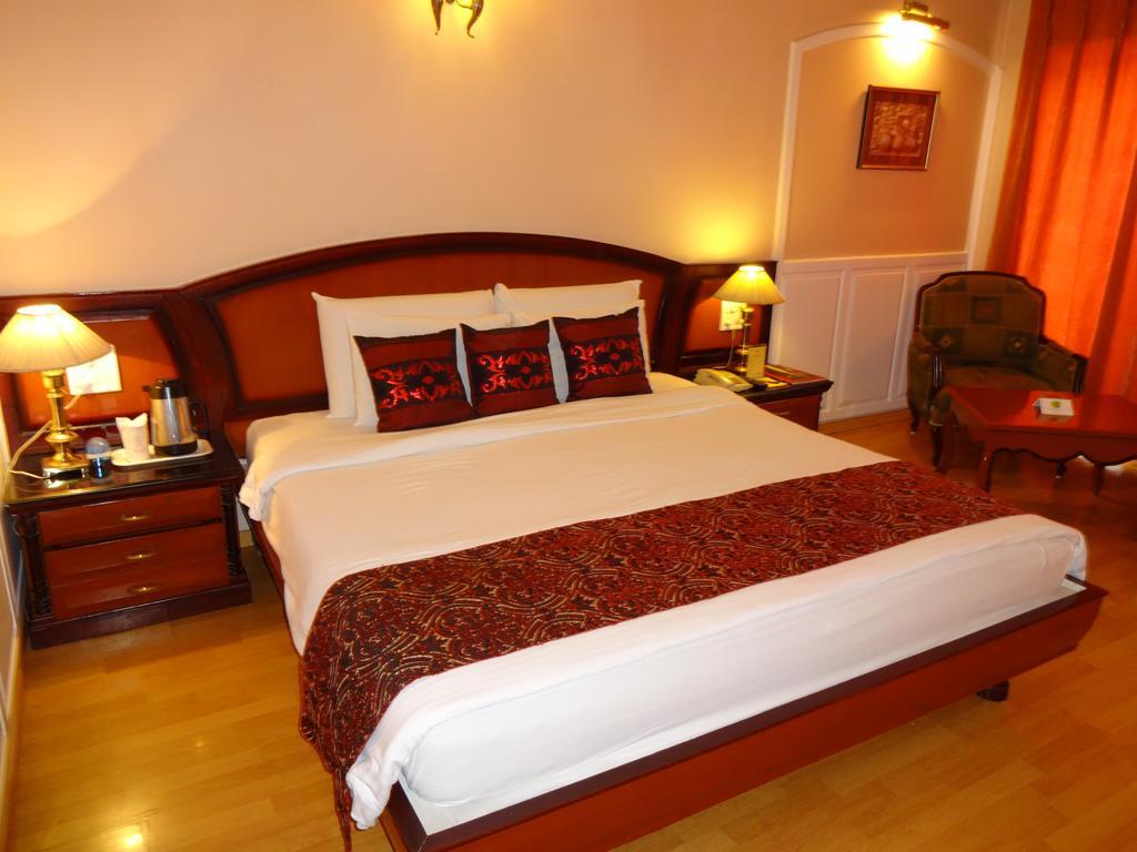 Hotel Babylon International Raipur  Bagian luar foto