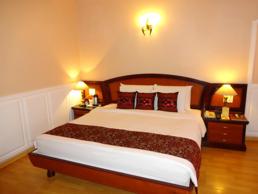 Hotel Babylon International Raipur  Bagian luar foto
