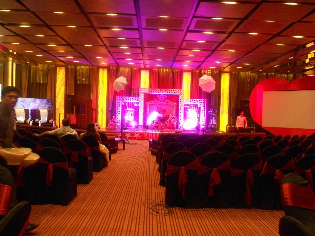 Hotel Babylon International Raipur  Ruang foto