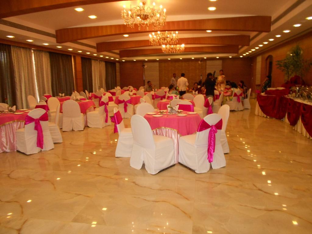 Hotel Babylon International Raipur  Ruang foto