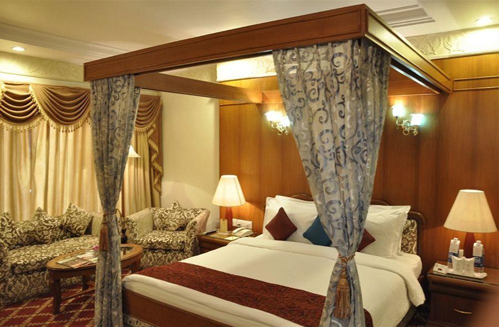 Hotel Babylon International Raipur  Bagian luar foto