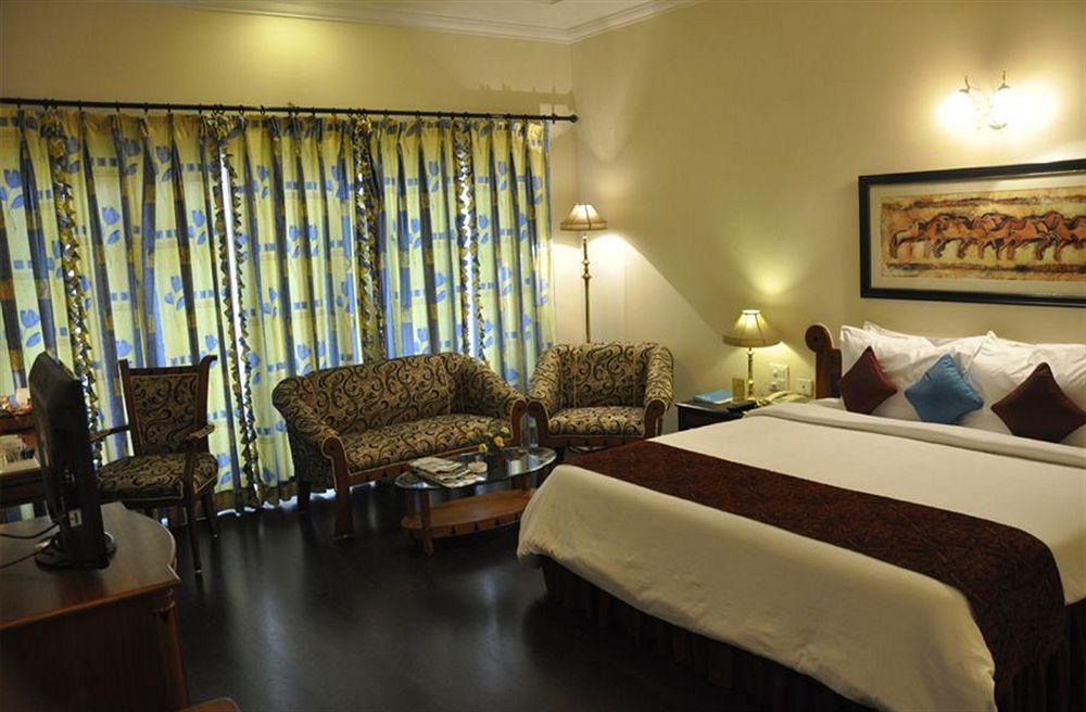Hotel Babylon International Raipur  Bagian luar foto