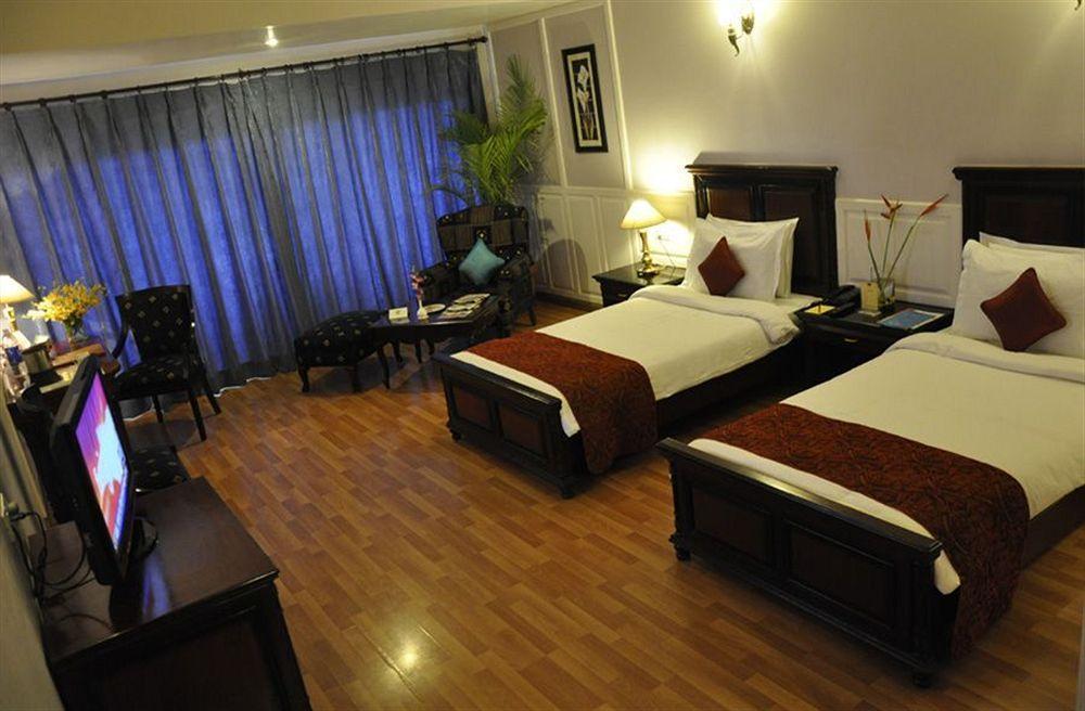 Hotel Babylon International Raipur  Bagian luar foto